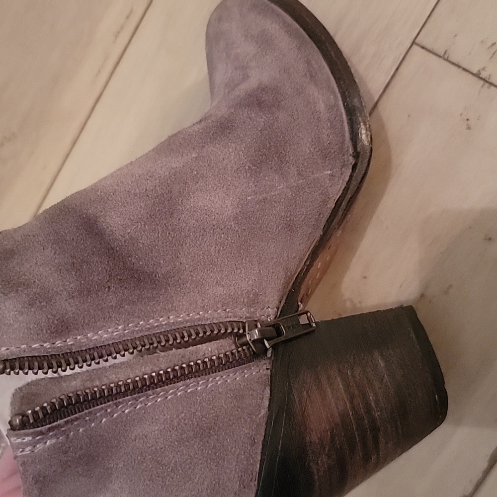 Freebird By Steven "Salt Gray" Suede Booties. Super Cute. Size 7. - Picture 10 of 13